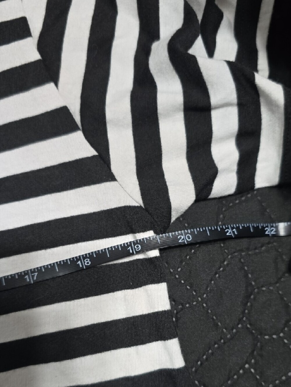 Midnight Hour Women’s Split Stripe Crop Top With O-Ring Details - Picture 7 of 8